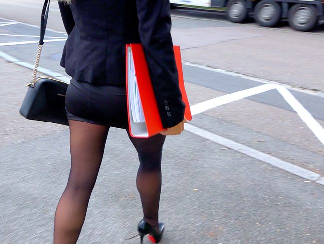 Daynia Porno Video: per***sE AO Büroschlampe PUBLIC in ALLE LÖCHER gefi**t | DRECKIG vor dem PRAKTIKANTEN abgepi**t...