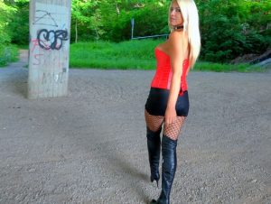 Daynia Porno Video: Unzensierter Publicfi** | SO fi**t man eine SCHLAMPE direkt AO in 3 LÖCHER! FACIAL + pi**E + A2M